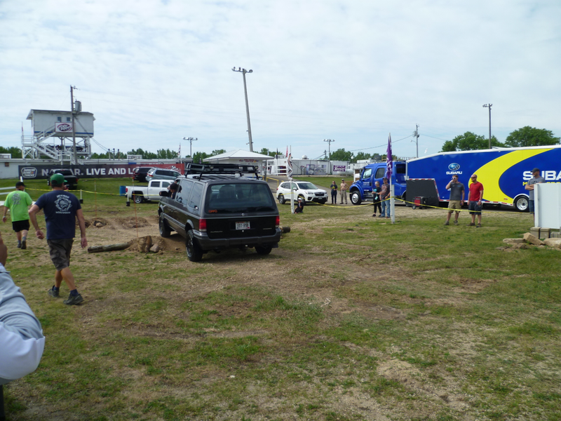 Illustration for article titled Flatfest 2019, a day of fun with the family, the minivan succeeds at shaming Subarus on the Overland course. (Afternoon repost)